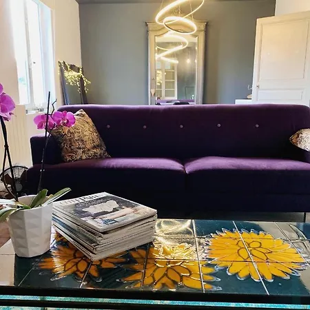 Petit Boudoir The Riverside Retreat לינה וארוחת בוקר