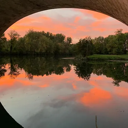 Petit Boudoir The Riverside Retreat 住宿加早餐酒店 Triac-Lautrait