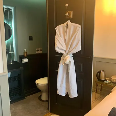 לינה וארוחת בוקר Petit Boudoir The Riverside Retreat Triac-Lautrait