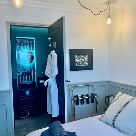 Petit Boudoir The Riverside Retreat