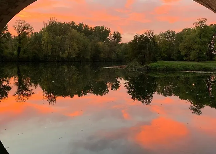 Petit Boudoir The Riverside Retreat Bed and Breakfast Triac-Lautrait